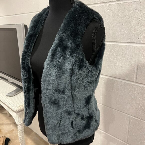 Blue Faux Fur Vest – Medium Size Cozy Statement Piece - Picture 4 of 6